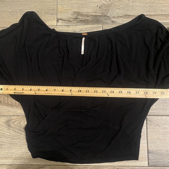 Free People Size Medium Last Time Keyhole Black Top Boho Oversized Sleeves - Picture 7 of 10